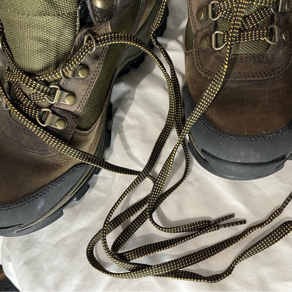 Timberland Keele Ridge A15LO boots in size 9.5 - Picture 6 of 9